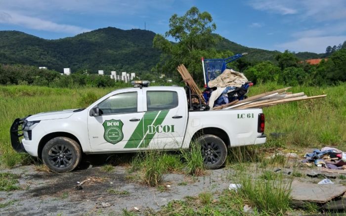 Materiais foram recolhidos e levados à secretaria de Obras (Foto: Divulgação/PMBC)