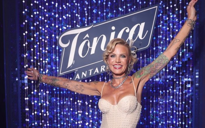 Grupo puxado por Alex Ferrer teve a cantora Karinah e a empresária Anne Marie Werninghaus