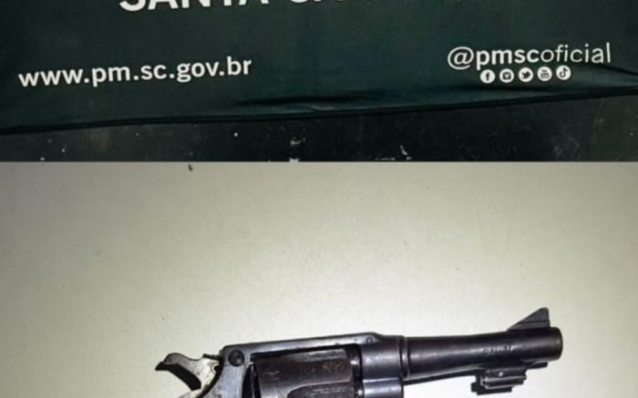 Um revólver calibre .32 foi apreendido pela Polícia Militar após o agressor ameaçar buscar a arma durante discussão com vizinhos (Foto: Divulgação BPMI)
