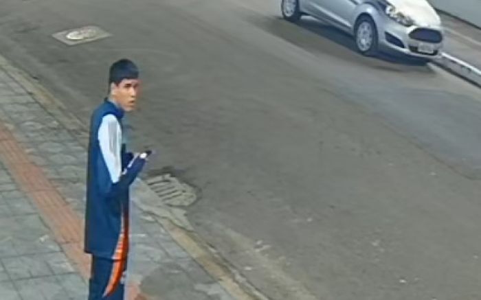 Justiça autorizou divulgação de imagem para ajudar na identificação; crime foi em 2025