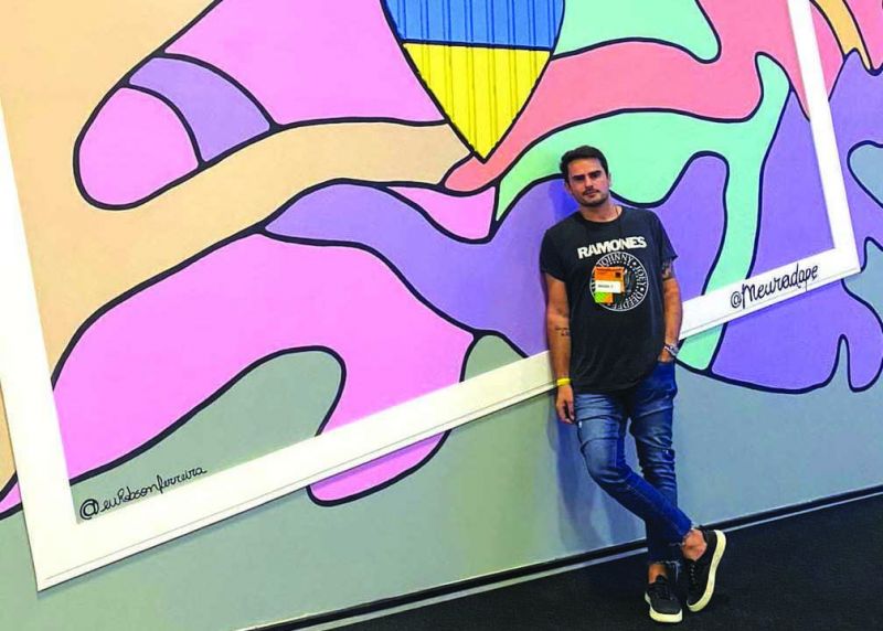 O empresário ROBSON FERREIRA, fundador e sócio-proprietário da “Meu Rodapé”