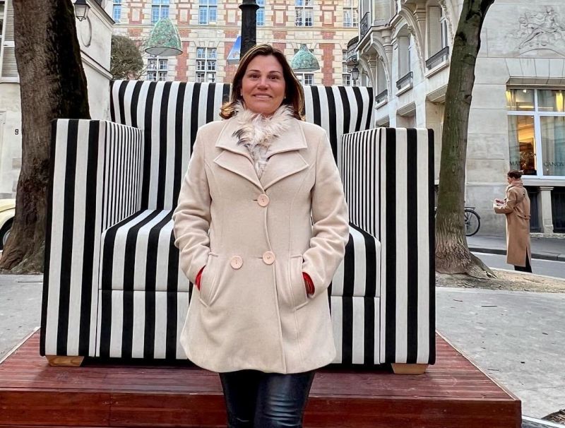 MARIANA SPENGLER em viagem pela Europa, curtindo o frio de Paris