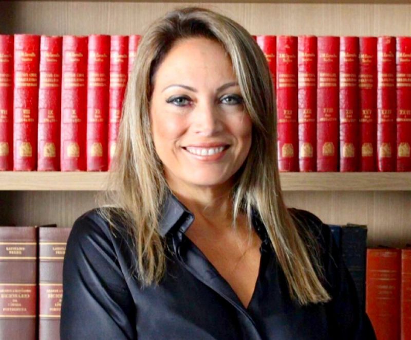 A professora ADRIANA SPENGLER,  do curso de Direito da Univali, tornou-se a primeira mulher a assumir a presidência da Associação Brasileira dos Advogados Criminalistas (Abracrim).  A iniciativa integra a comemoração dos 30 anos da Associação e também é alusiva ao Dia Internacional da Mulher, celebrado em 8 de março. A transmissão do cargo foi oficializada no dia 27 de fevereiro pelo presidente eleito para a gestão 2022/2025, Sheyner Asfóra. A professora ficará no cargo até 2 de abril ao lado da advogada Ana Paula Trento que, na mesma ocasião, assumiu a vice-presidência da Abracrim. 