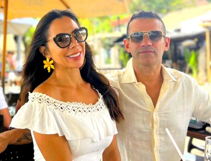 O querido casal CARINNY OKASAKI e GUSTAVO PEREIRA em passeio pela nossa Praia dos Amores, em Balneário Camboriú. Ela, especialista em direito digital, e ele, delegado de Polícia Civil. 