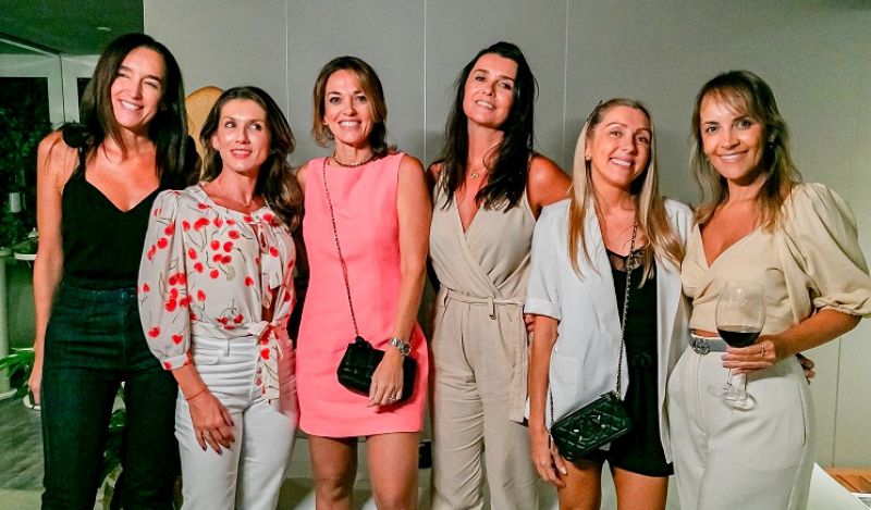 SIMARA MELO, VANESSA FISTAROL, ALESSANDRA SCHAUFFERT, GRETA RAUEN, JANAÍNA HOFFMANN e a anfitriã ANA LÚCIA PICOLOTO