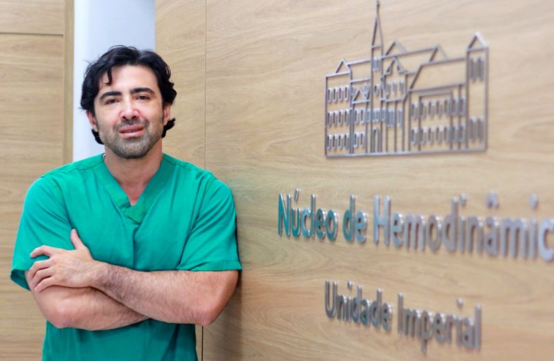 O médico MARCELO HARADA é o idealizador e principal nome a frente do 1º Simpósio Internacional de Cardiologia Intervencionista, que será realizado nos dias 2 e 3 de junho no Hospital de Caridade, em Florianópolis. Nos dois dias serão apresentadas novas tecnologias da especialidade, como o uso de Inteligência Artificial nas angioplastias. O evento, com inscrições gratuitas no Sympla, contará com grandes nomes da cardiologia internacional (foto: divulgação)