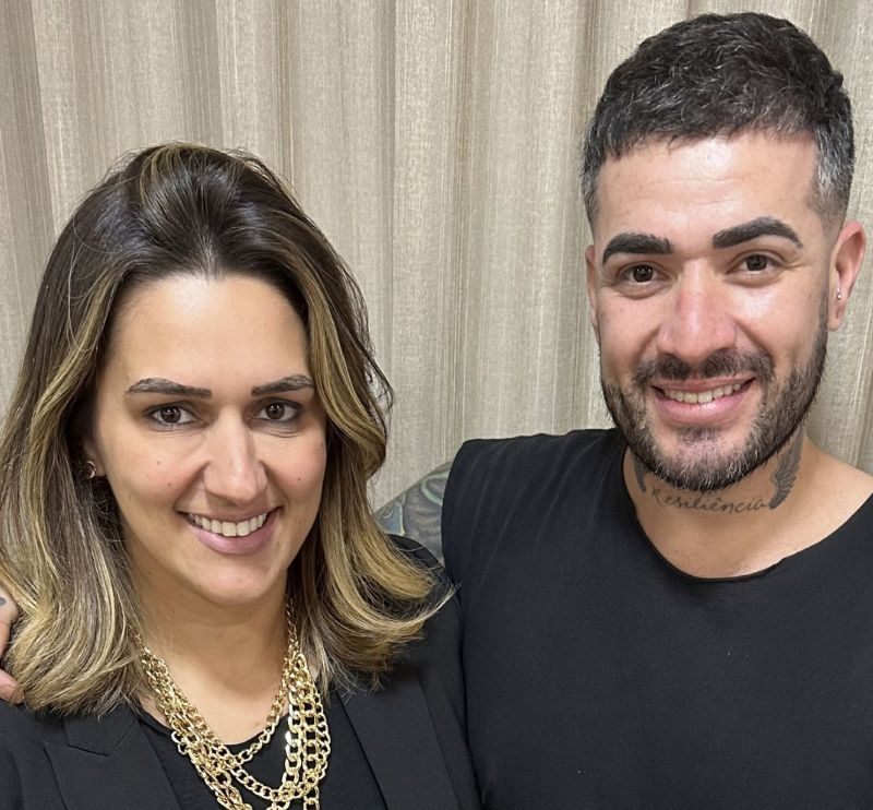 Kamila Bella Cruz e o coiffeur Tiago Serpa, queridezas do Studio Viva, com quem estive essa semana ‘me iluminado’, estão cheios de nôvis no espaço para quem quiser dar aquela cuidadinha necessária na cabeleira.  