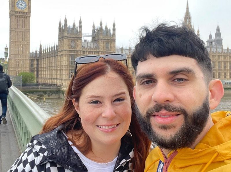 A jornalista RENATA RUTTES e o designer DANIEL NARDES aproveitam uma temporada de férias na Europa. Entre os destinos, conheceram os principais pontos turísticos de Londres. (foto: divulgação)