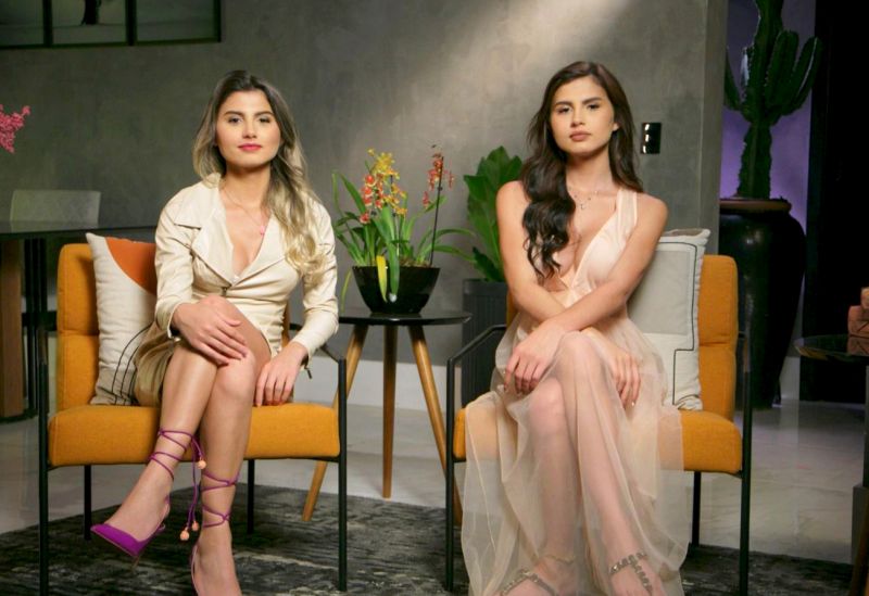 Estreou na semana passada o documentário “Gêmeas Trans: Uma nova vida”, produção da Warner Bros Discovery. A equipe acompanhou as irmãs mineiras MAYLA e SOFIA, e produziu seis capítulos, que vão ao ar nos canais HBO Max e discovery+. As gêmeas ganharam reconhecimento internacional ao passarem, em 2021, ao mesmo tempo, pela cirurgia de redesignação sexual, que aconteceu em Blumenau, sob comando do médico José Carlos Martins Junior. Agora a história virou série e promete ser mais uma bandeira na luta contra  o preconceito contra as pessoas trans.  (foto: divulgação)