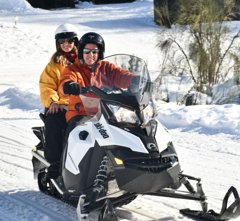 Argentina O casal Sandra Regina Tasca e Claudionor Machado, de Balneário Camboriú, durante um passeio na neve em Bariloche, na Argentina (foto: Arquivo pessoal)