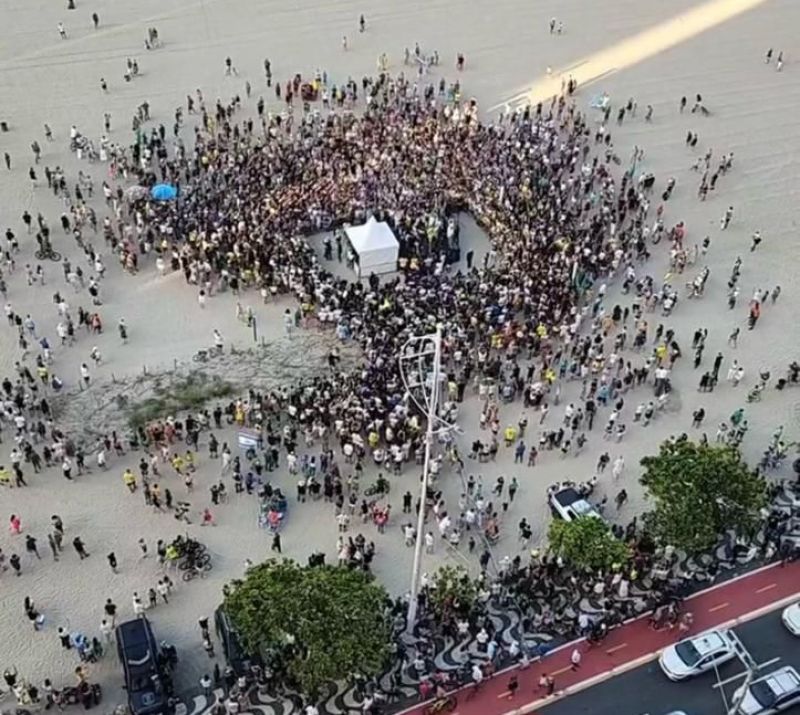 A imagem mostra que o evento em que estava Bolsonaro em BC não juntou aquele povo todo... (foto: divulgação)
