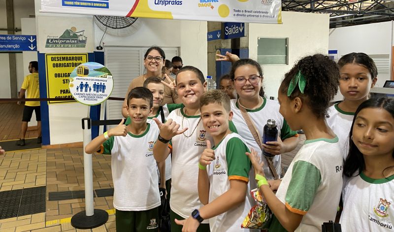 O Parque Unipraias abriu suas portas para receber 2900 crianças de escolas públicas das cidades de Balneário Camboriú, Camboriú, Itapema, Porto Belo e Itajaí para celebrar o evento anual: O Dia Nacional da Alegria (foto: divulgação)