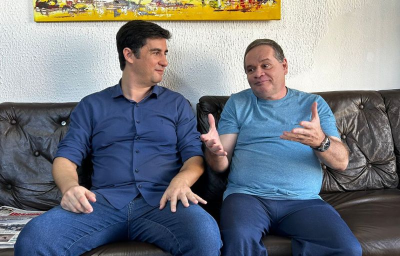 Quem fez uma visita na choupana foi o vereador Mané Meirinho, ops André Meirinho (PP), pré-candidato a prefeito da Dubai brasileira e mentor intelectual da CPI do Saneamento (foto: divulgação)