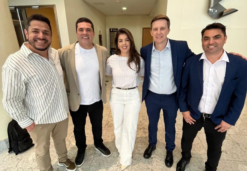 Os pré-candidatos a prefeito pelo PL na região estiveram em Brasília pra um trelelê com Bolsonaro   (foto: divulgação)