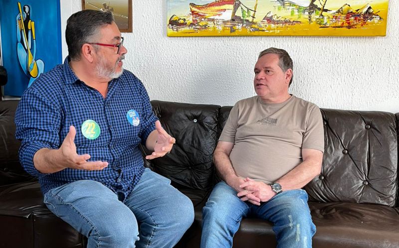 O candidato a vereador pexêro, Pedrão Molleri, o Pedro da Celesc (PL), fez uma visita de cortesia ao socadinho escriba  (foto: Paula Molleri)