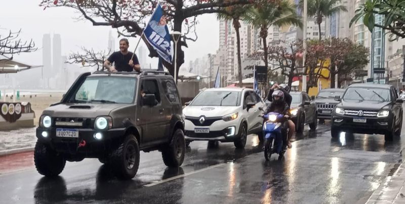 O candidato a vereador de BC, Dudu Mafra (PP), comandou uma carreata de 60 carangas  (foto: divulgação)