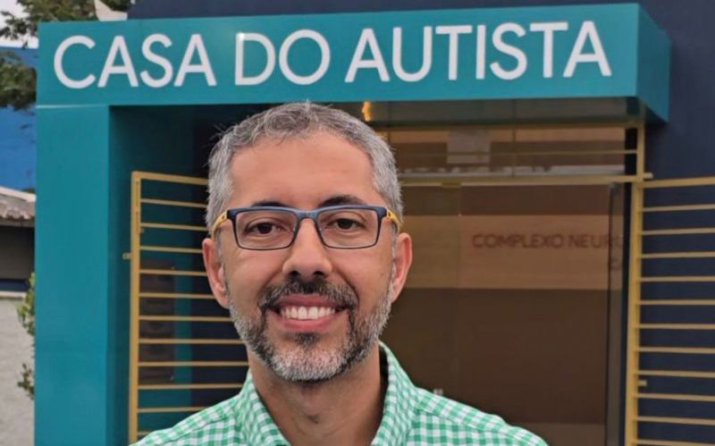 Buscando referências, o candidato a vice-prefeito de Penha, Felipinho Schmidt (União Brasil), esteve nesta sexta-feira na Casa do Autista em BC (foto: divulgação)