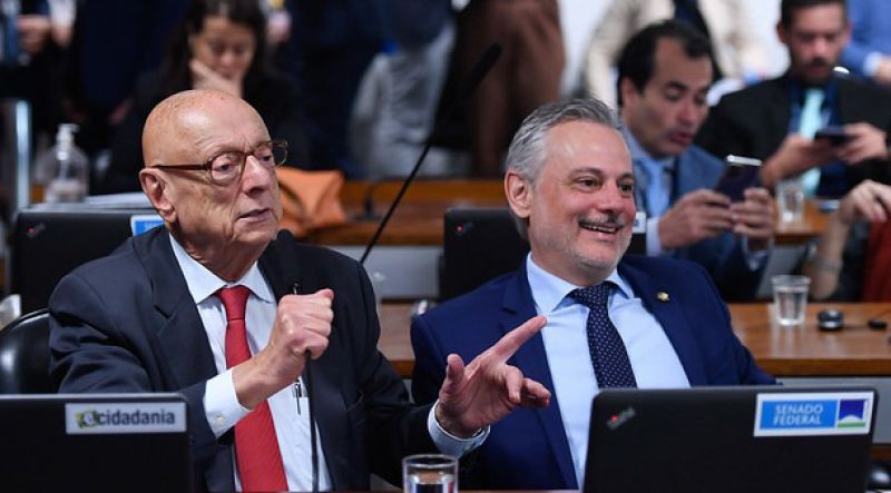 Esperidião Amin (PP) e Beto Martins (PL) aprovam projeto que obriga a realização de treinamentos regulares nas escolas para a prevenção e a resposta a ataques violentos (foto: Edilson Rodrigues/Agência Senado)