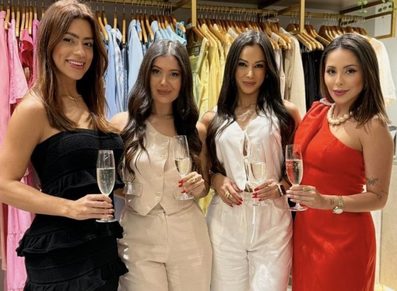  Jessica Ribeiro, Luana e Bianca Ribeiro, com a querida amiga Raissa Arcanjo, influencer da maior qualidade, em evento fashion de inauguração que aconteceu esta semana na terrinha  