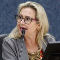 Anna Carolina responde Calinho Mecânico