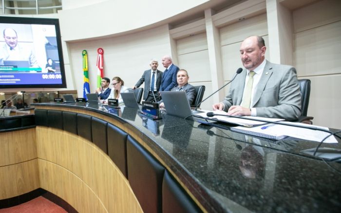 Com emoção, Alesc aprova o maior orçamento de SC