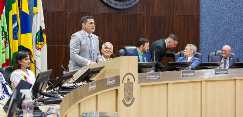 O prefeito eleito de Itajaí, Robison Coelho, vice e vereadores foram diplomados (foto: David Spuldaro/CVI)