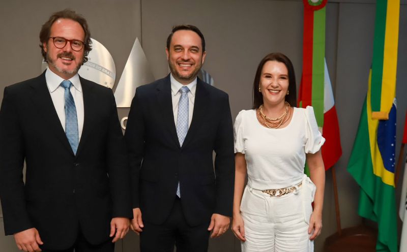 Posse OAB/SC, dia 1º de janeiro de 2025. Pedro Miranda, presidente eleito da Caasc, Juliano Mandelli, presidente eleito da OAB/SC, e Cláudia Prudêncio, presidente da Seccional que transmitirá o cargo (foto: Pedro Tarasca)