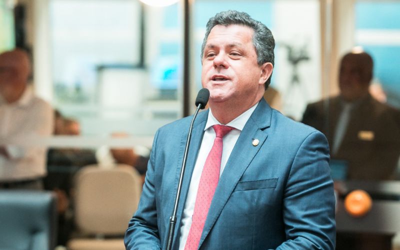 O entisicado e bocudo deputado estadual Ivan Naatz (PL) se movimenta nos bastidores para buscar mais uma meta profissional: Ser desembargador 