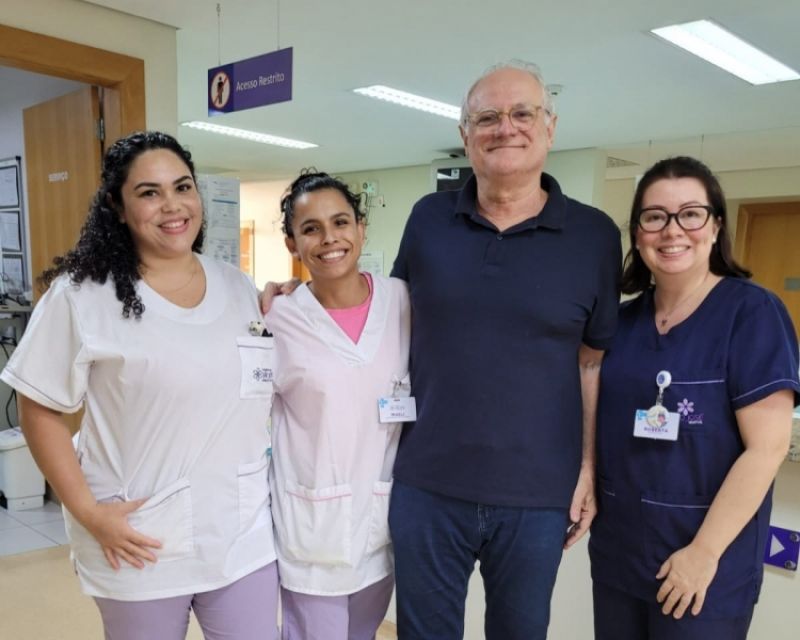 Caropreso - O deputado estadual Dr. Vicente Caropreso (PSDB) recebeu alta médica na tarde do último domingo (12), após permanecer por cinco dias internado no Hospital São José, em Jaraguá do Sul.  Nas redes sociais, o parlamentar agradeceu a equipe médica e de enfermagem pelo atendimento e as inúmeras mensagens de apoio e orações durante o período de recuperação.