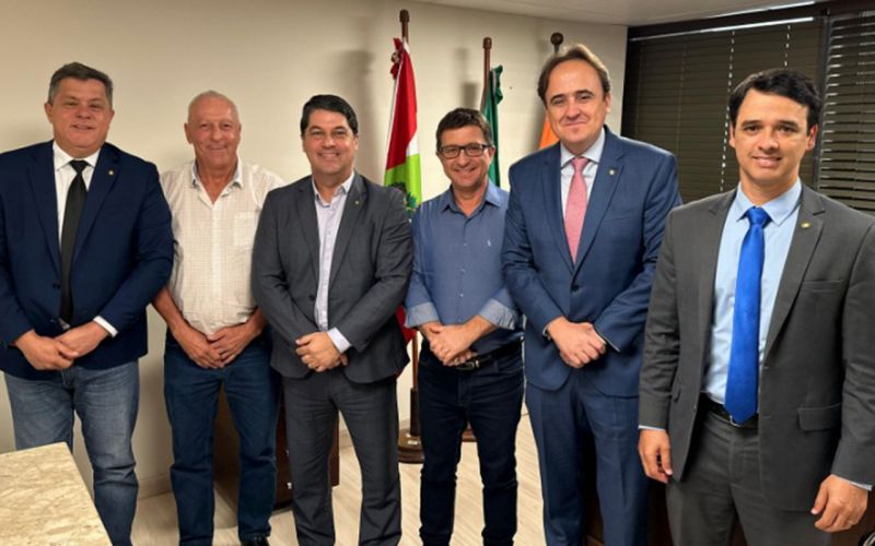 Deputados integrantes da Bancada do Vale do Itajaí estiveram reunidos na Leléia para avaliar e definir prioridades regionais de 2025 (foto: divulgação)