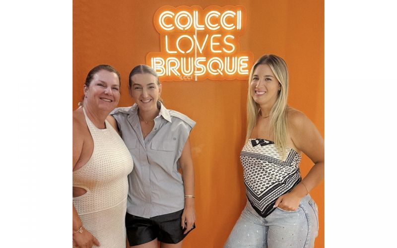 Trio imbatível: Alexia Belli Nikel com as filhas Carol e Nana, na inauguração da nova Colcci (delas), em Brusque