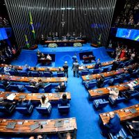 Senado analisa fim de reeleição no executivo
