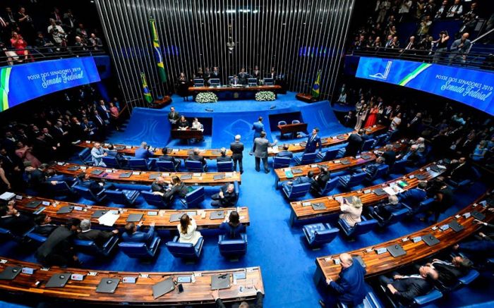 Senado analisa fim de reeleição no executivo