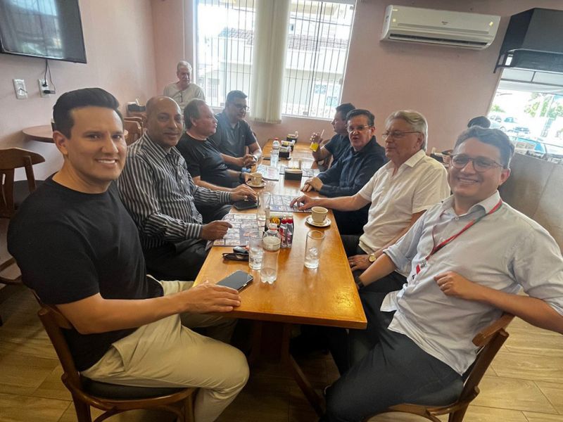 Deputado estadual Jair Miotto (União Brasil) e membros da igreja Quadrangular visitaram o JC 