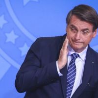 Bolsonaro de tornozeleira