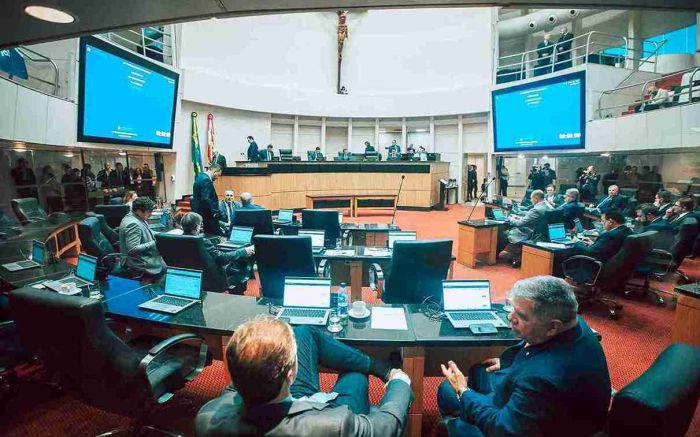 Aprovações sem sobressaltos na Alesc