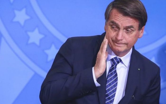 Bolsonaro de tornozeleira