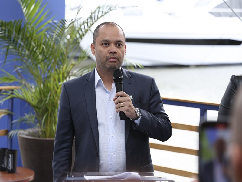 Boat Show - O secretário de Turismo de Itajaí, Ronaldo Jansson Junior, durante o Marina Itajaí Boat Show. O evento contou com programação intensa, incluindo lançamentos do setor náutico e mais de 60 embarcações em exposição. (foto: Rivo Biehl/Revista Náutica)