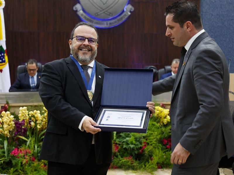 O vice-presidente da Fundação Univali e vice-reitor da nossa Univali, professor Rogério Corrêa, recebeu o título de “Cidadão Itajaiense” (foto: divulgação)