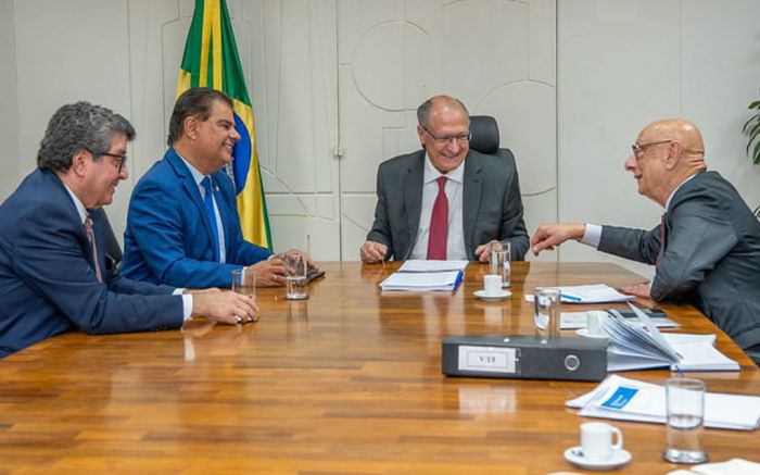 Amin falou a Alckmin que tem medo de “negócios com russos"