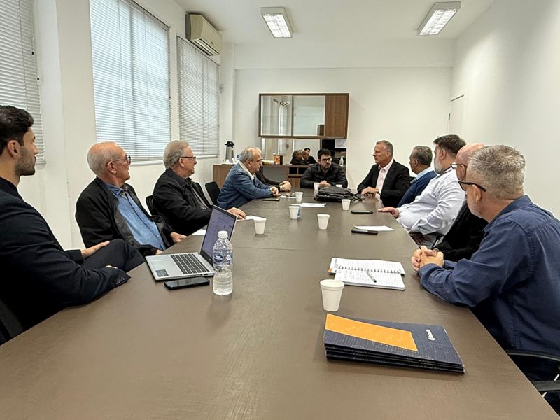 Empresários da região e representantes dos sindicatos patronal e laboral se reuniram com o superintendente do Ministério do Trabalho e Emprego (MTE) em Santa Catarina, Paulo Roberto Eccel