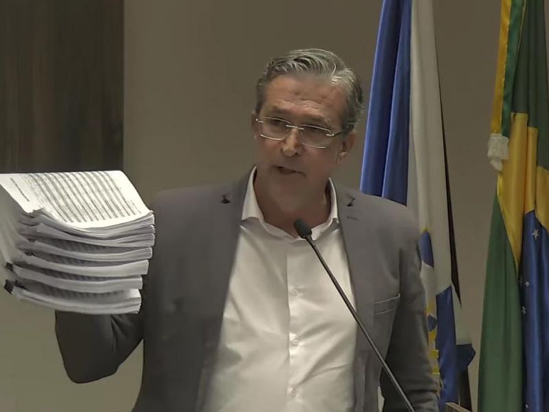 O presidente da casa do povo de BC, Marco Véio, ops, Marcos Kurtz (Podemos), passou um sabão no Renan Bolsonaro, o 04 (PL): “O senhor parece o Tiririca, pior do que tá não fica!”