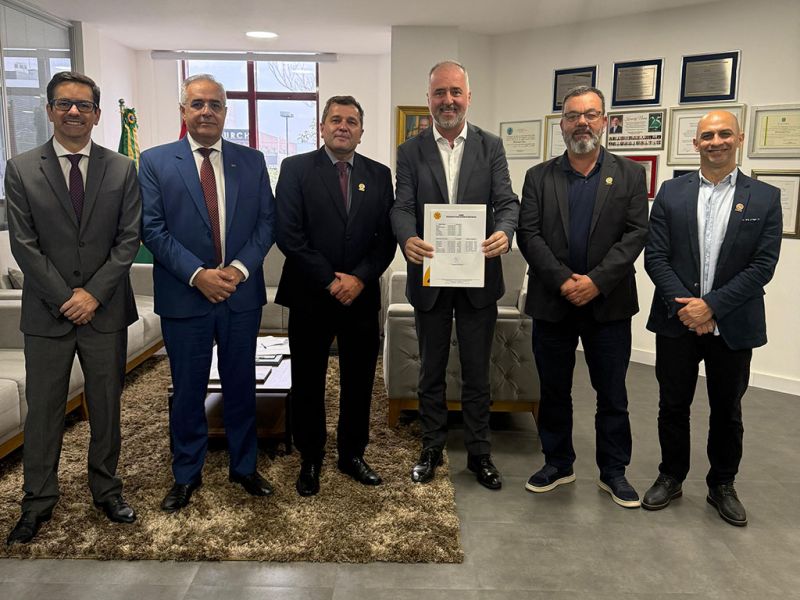 O presidente da Aprasc, Clailton Oliveira, acompanhado de praças, se encontrou com o secretário da Casa Civil, Kennedy Nunes. Dentre os temas abordados está o Plano de Carreira, uma demanda já citada pelo governador Jorginho Mello (PL)