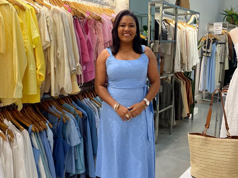 Na edição da semana passada, nos equivocamos com o nome da empresária da moda, Josi Silverio. Ela está à frente da boutique de moda feminina, Le Jardin, em Itapema. (foto: divulgação)