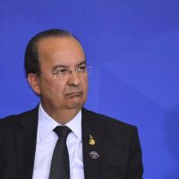 Pesquisa: Jorginho segue líder, mas com alerta ligado