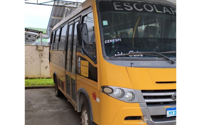 Ônibus escangalhados na Educação