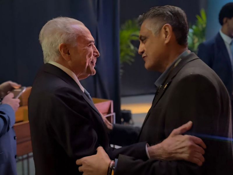 Encontro vampiresco! O ex-presidente da República, Michel Temer, deve participar do encontro estadual do MDB, em BC, tendo como anfitrião o vice-prefeito e dublê de vampiro italiano, Nilson Probst