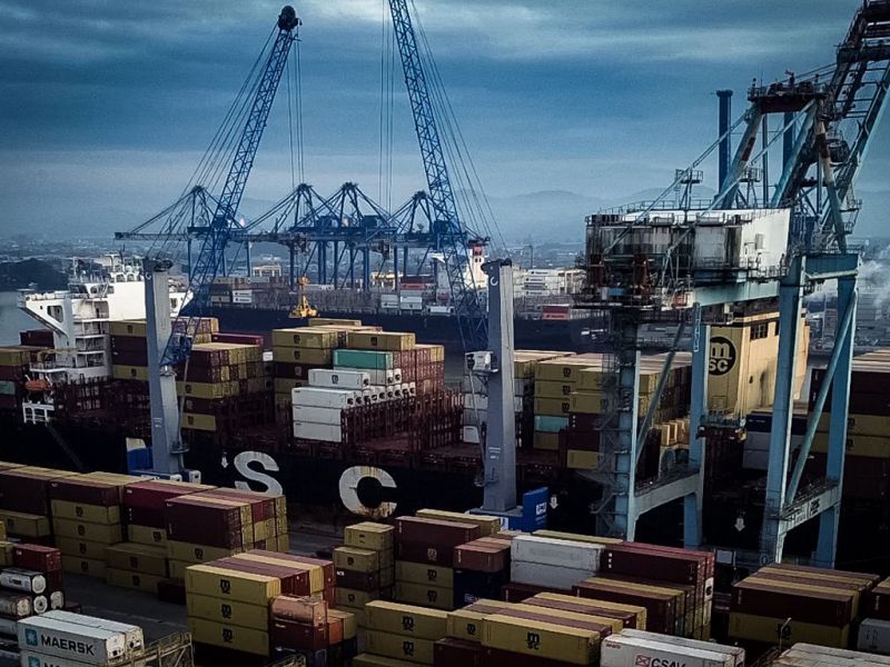 Nuvens escuras estão em cima do Porto de Itajaí. Autoridade Portuária de Santos (APS) ainda não largou o osso, digo, o cais (foto: Pai Atanásio)