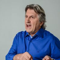 Pavan vai demitir lá da China