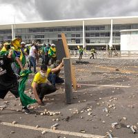 A longa história de golpes e a inédita punição aos golpistas de 8 de janeiro